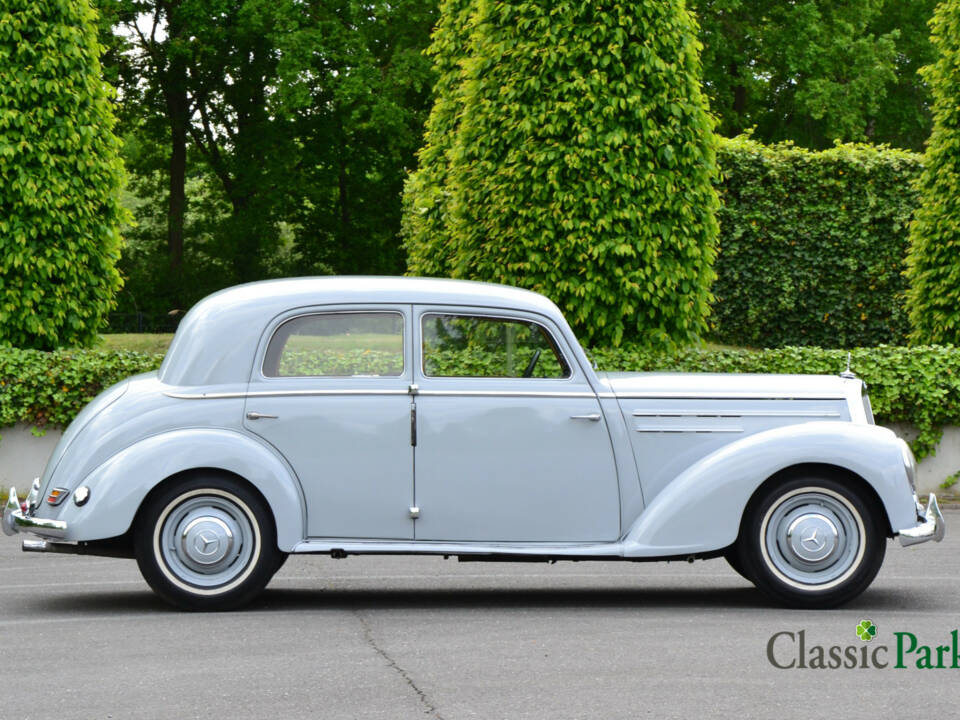 Image 5/50 of Mercedes-Benz 220 (1952)