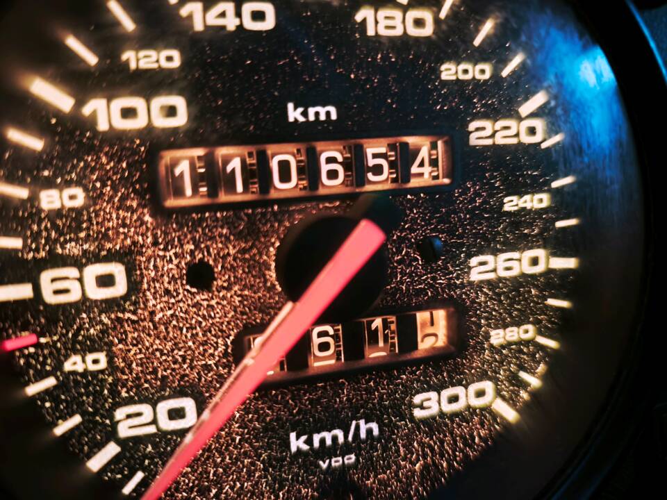 Bild 20/31 von Porsche 911 Carrera (WTL) (1990)