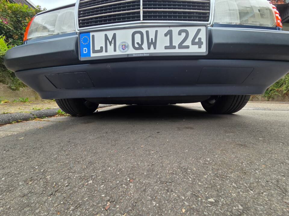 Afbeelding 33/54 van Mercedes-Benz 200 E (1992)