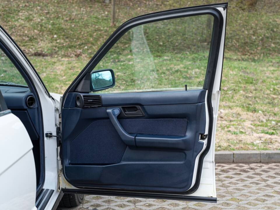 Image 26/55 of BMW 525ix (1993)