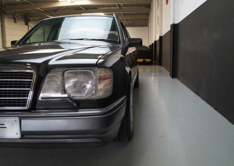 Bild 42/50 von Mercedes-Benz E 280 T (1994)