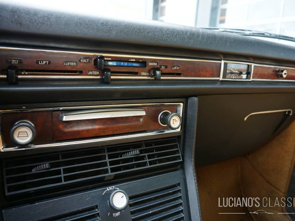 Immagine 46/76 di BMW 3,3 L (1975)