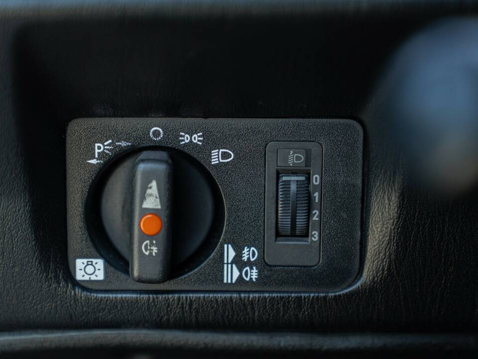 Bild 42/50 von Mercedes-Benz 190 E (1988)