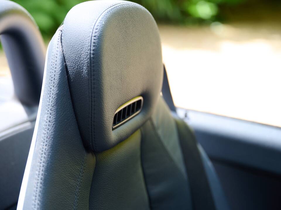 Image 46/50 of Mercedes-Benz SLK 350 (2004)