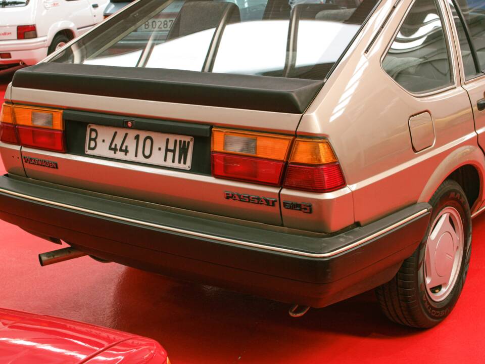 Afbeelding 8/37 van Volkswagen Passat 2.0 (1987)