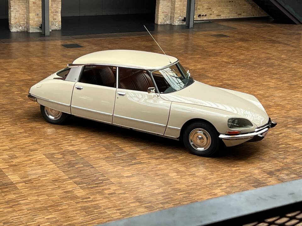 Image 7/25 of Citroën DS 20 Pallas (1972)