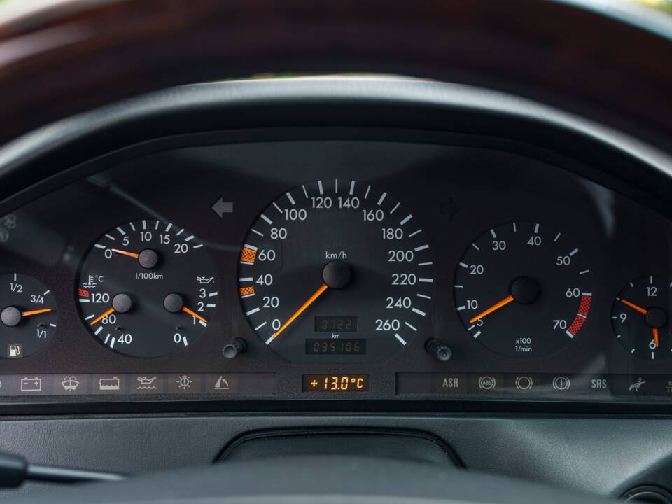 Immagine 15/22 di Mercedes-Benz SL 500 (1995)