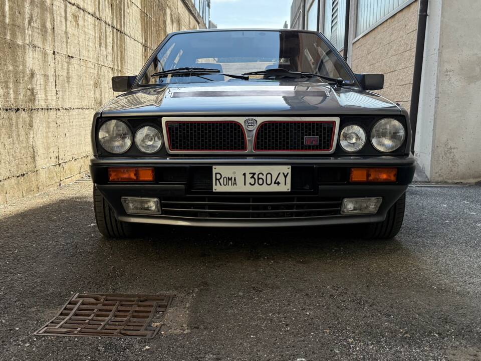 Image 6/35 of Lancia Delta HF Integrale 16V (1990)
