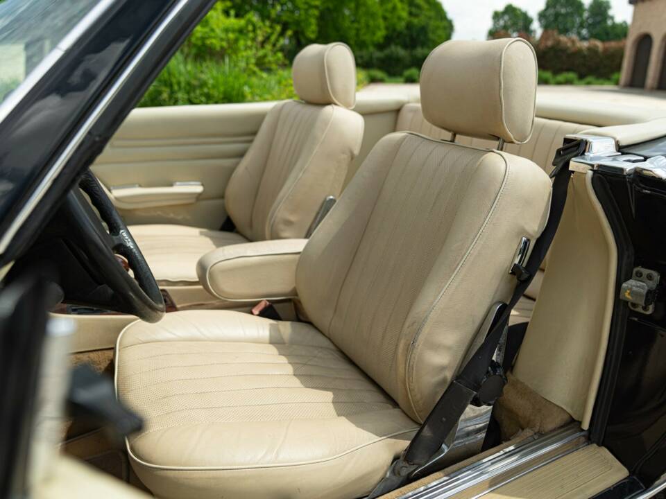 Image 35/50 of Mercedes-Benz 300 SL (1986)