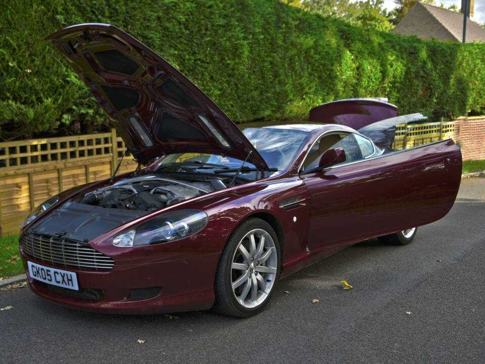Bild 20/50 von Aston Martin DB 9 (2005)