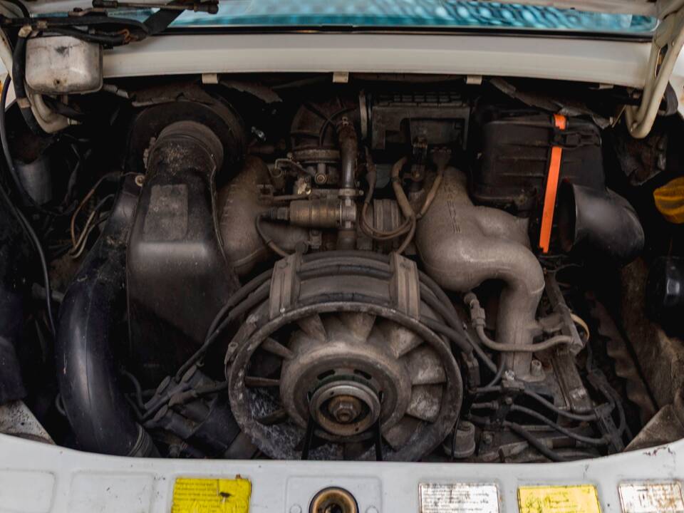 Image 6/33 of Porsche 911 Carrera 3.2 (1988)