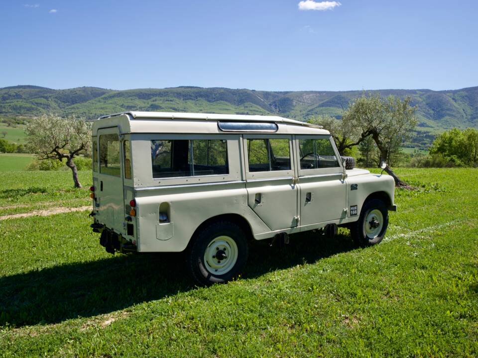 Image 7/14 of Land Rover 109 (1971)