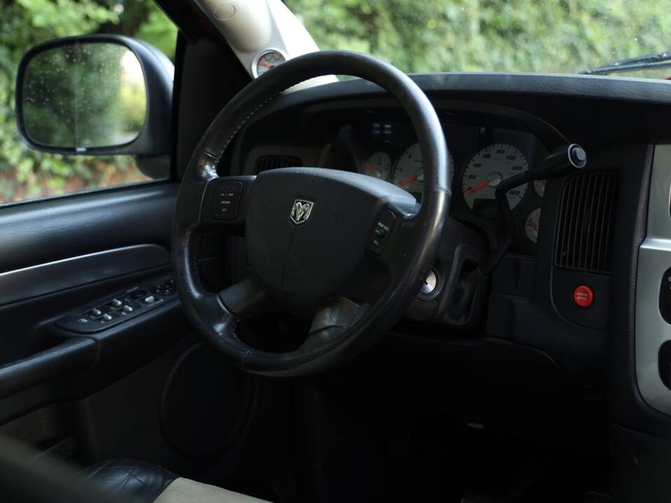 Image 61/82 of Dodge Ram SRT 10 (2005)