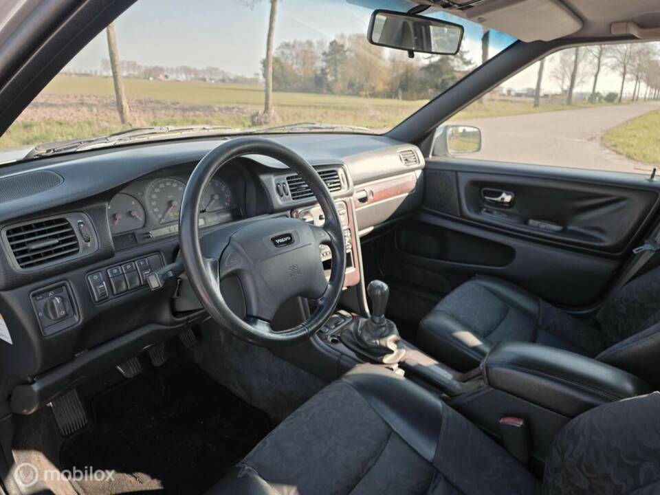 Imagen 13/26 de Volvo S 70 2.5 (1998)