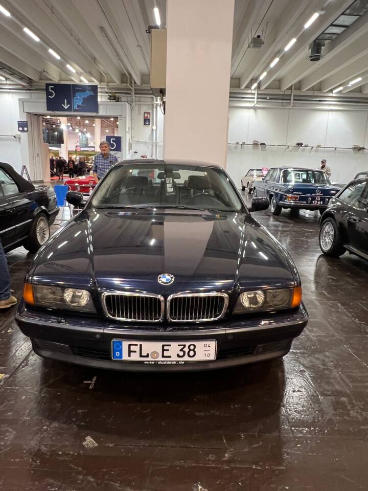 Imagen 2/7 de BMW 750i (1996)