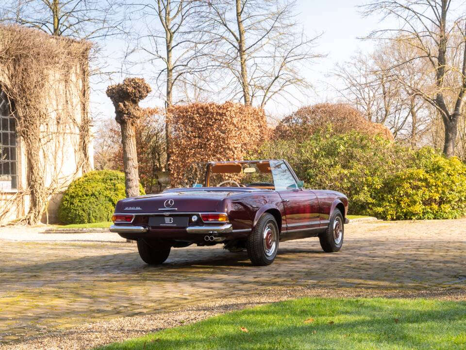 Image 32/35 de Mercedes-Benz 230 SL (1963)