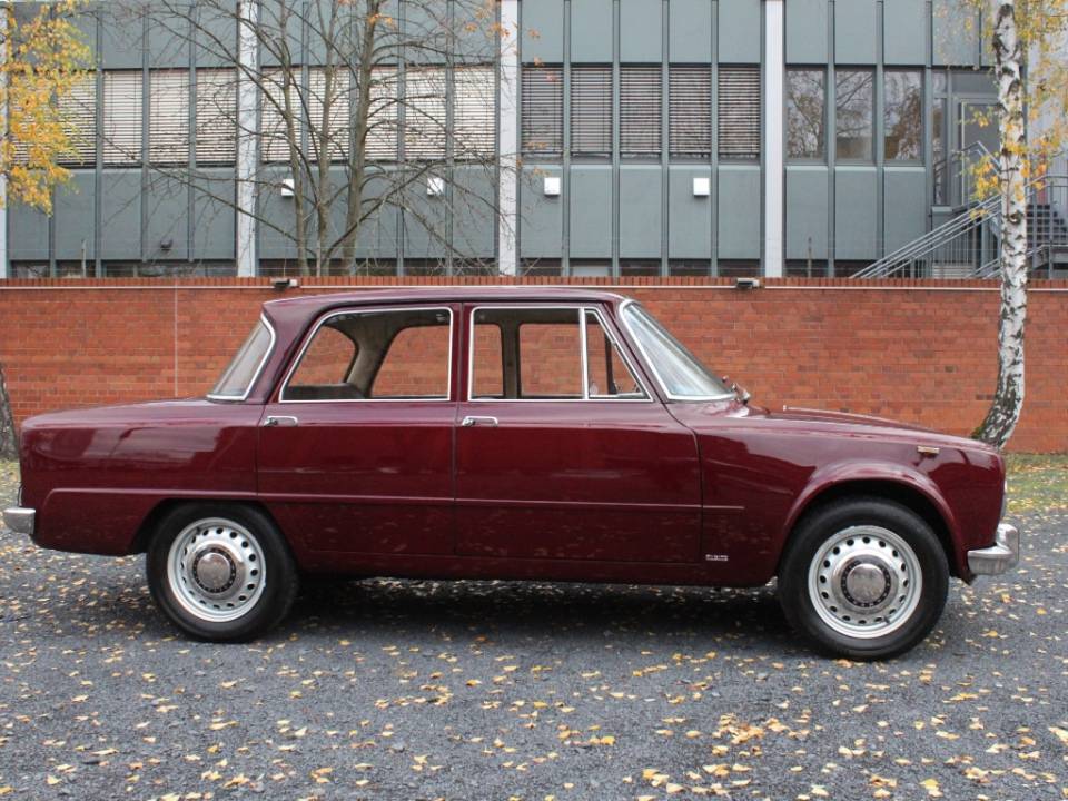 Image 3/17 de Alfa Romeo Giulia 1300 TI (1968)