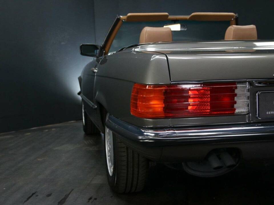 Image 25/50 de Mercedes-Benz 420 SL (1987)
