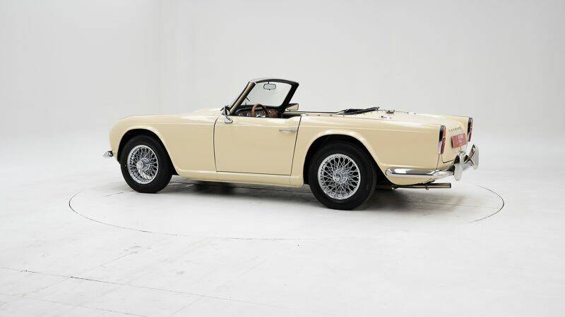 Image 4/15 of Triumph TR 4 (1965)