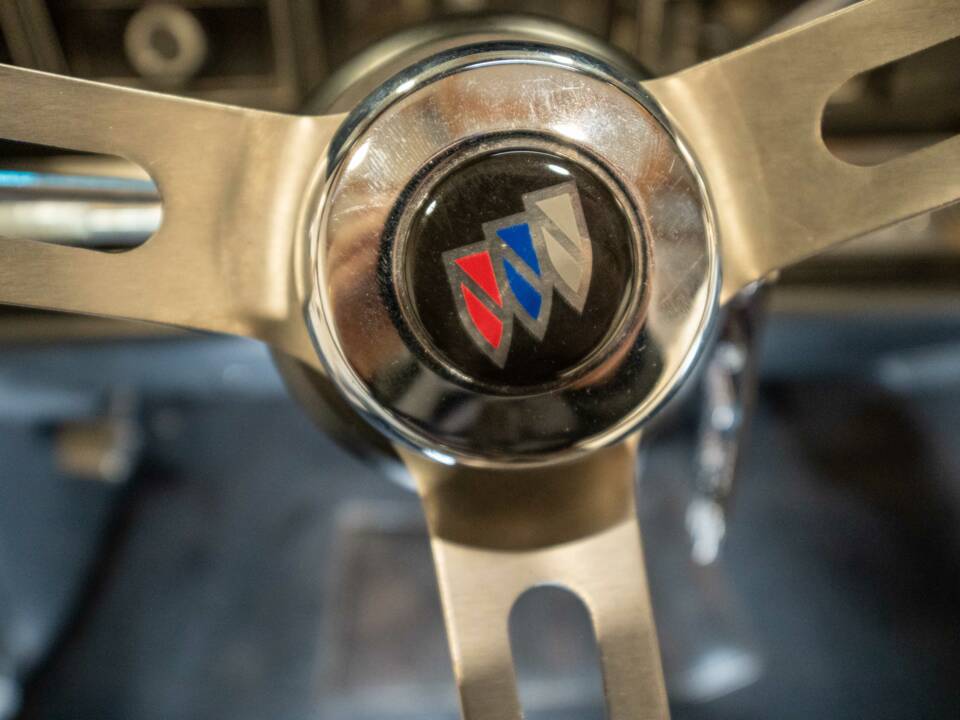 Bild 27/38 von Buick Wildcat Convertible (1969)