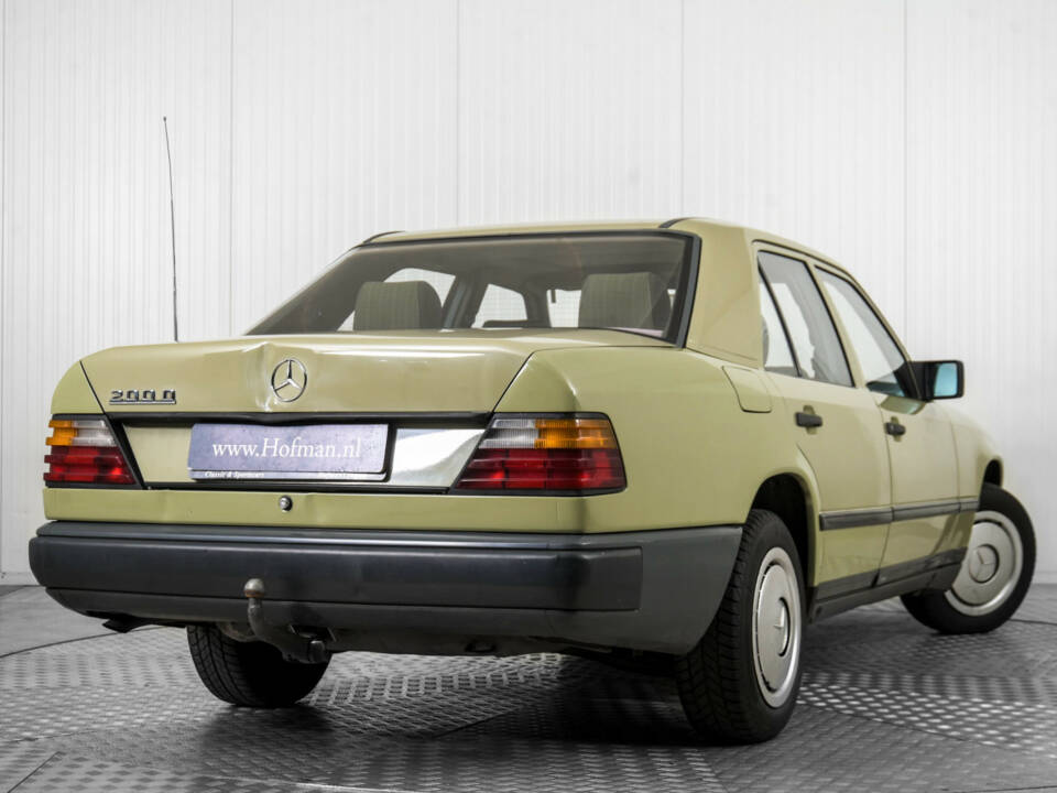 Imagen 43/50 de Mercedes-Benz 200 D (1986)