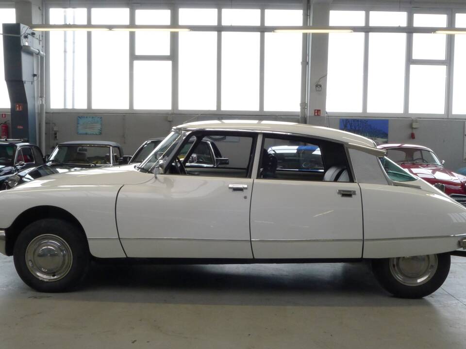 Bild 32/41 von Citroën D Super Familiale (1973)