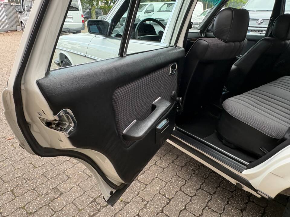 Image 20/66 of Mercedes-Benz 200 T (1984)