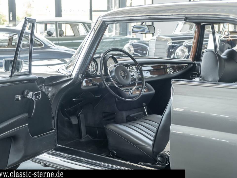 Image 15/15 de Mercedes-Benz 280 SE 3,5 (1970)