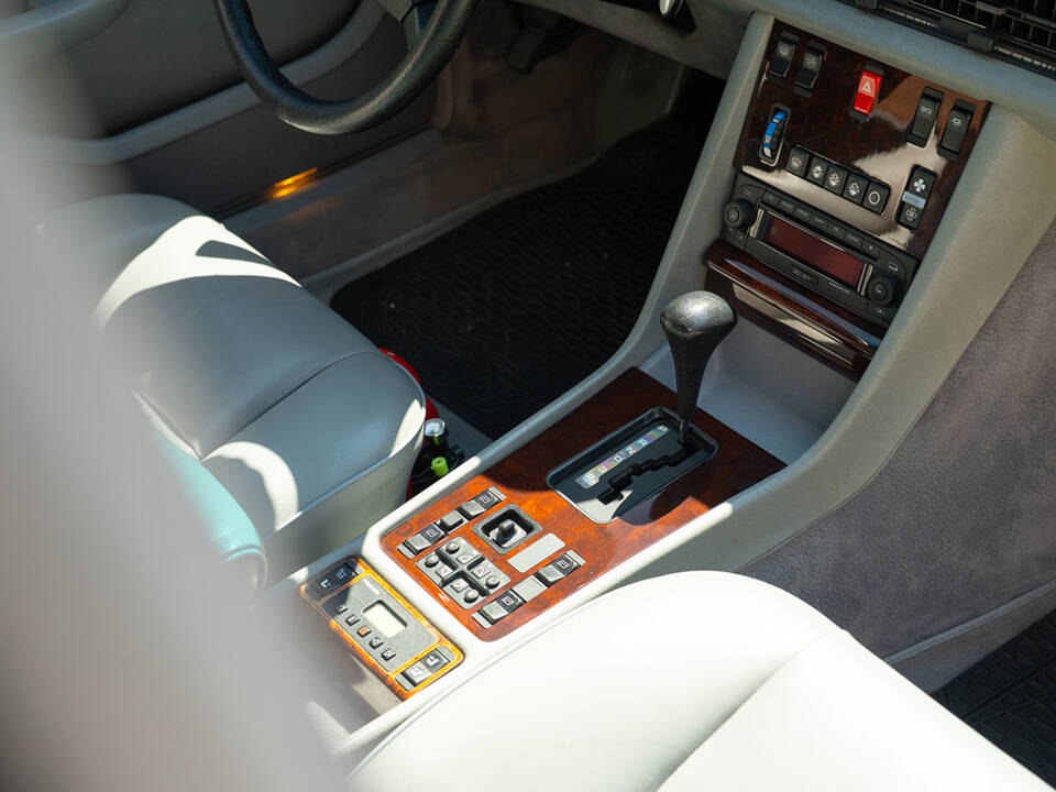 Bild 38/64 von Mercedes-Benz 500 SEL (1984)
