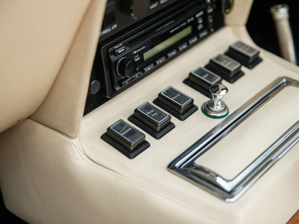 Bild 37/59 von Aston Martin V8 EFi Volante (1988)
