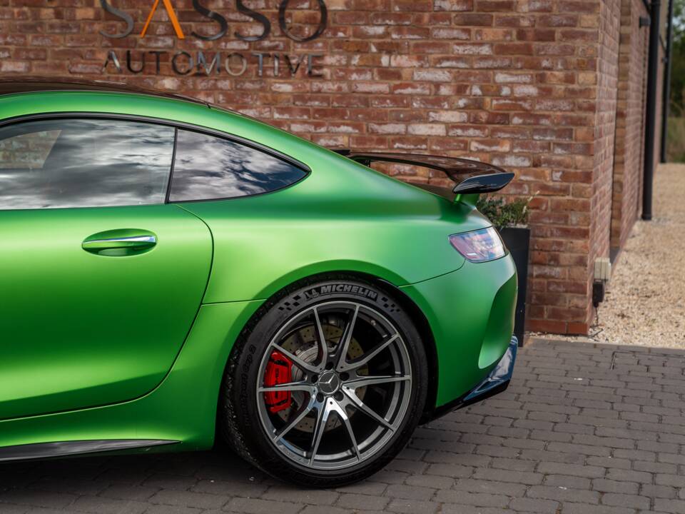 Image 19/67 of Mercedes-AMG GT-R (2018)
