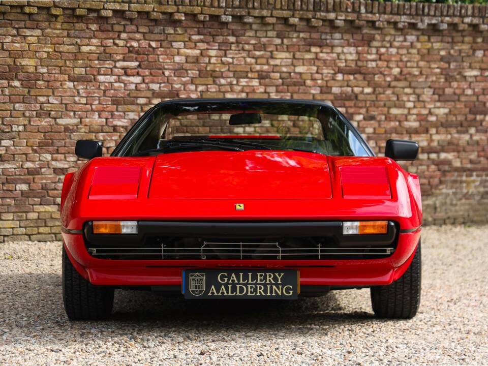Image 10/50 de Ferrari 308 GTSi (1981)