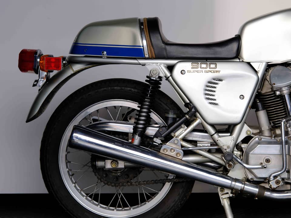 Image 12/54 de Ducati 900 SS (1977)