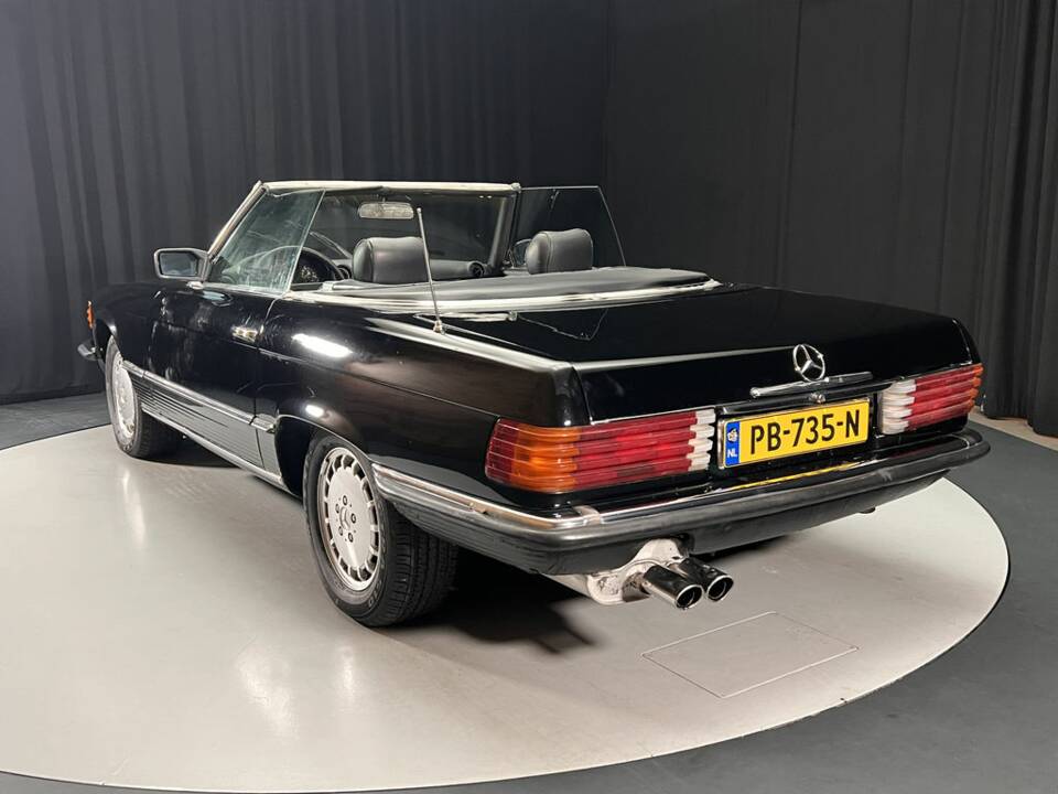 Image 6/8 de Mercedes-Benz 380 SL (1982)