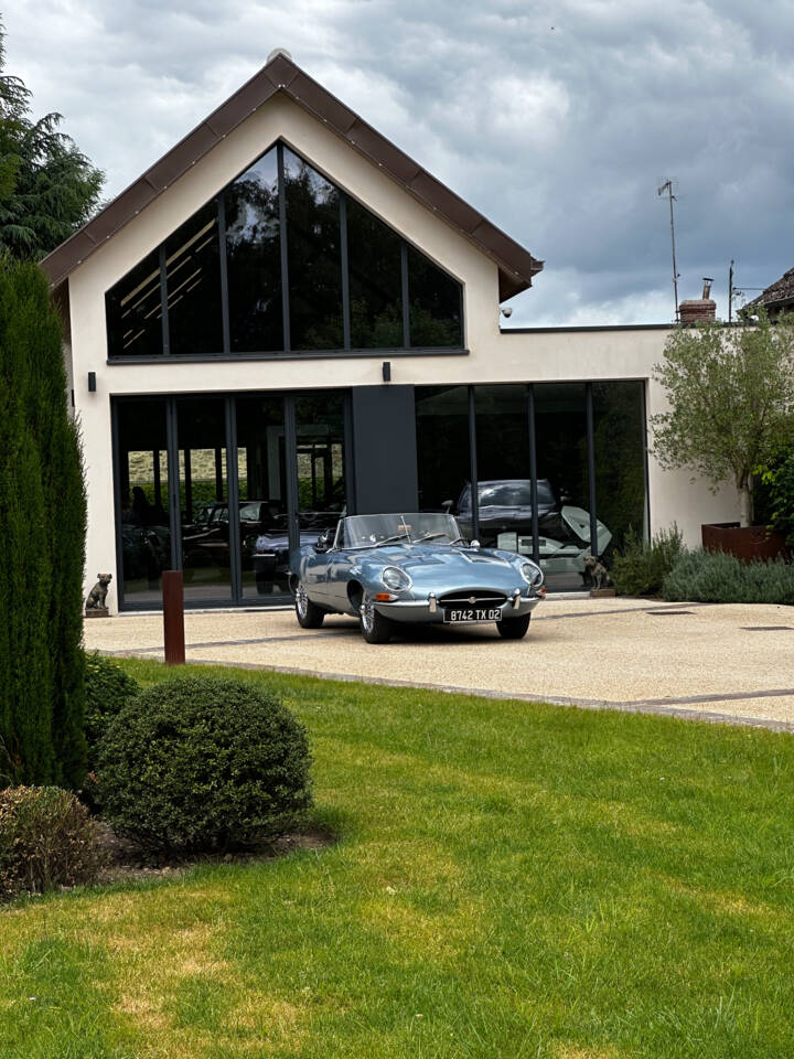 Image 12/13 of Jaguar Type E 4.2 (1966)