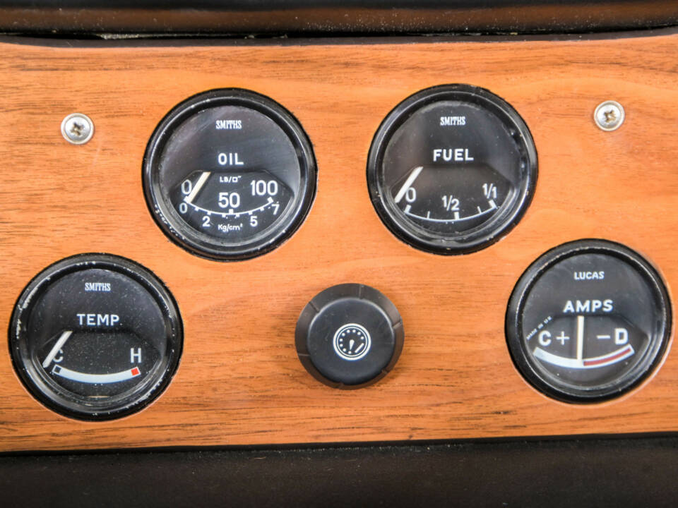 Image 24/50 de Triumph TR 250 (1968)
