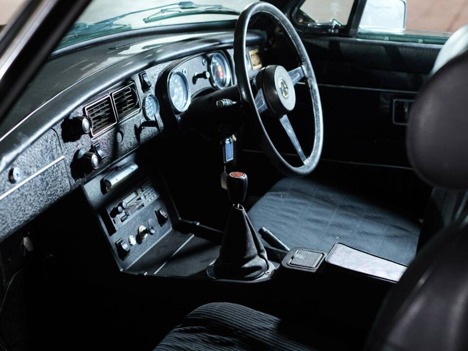 Bild 22/38 von MG MGB GT (1975)
