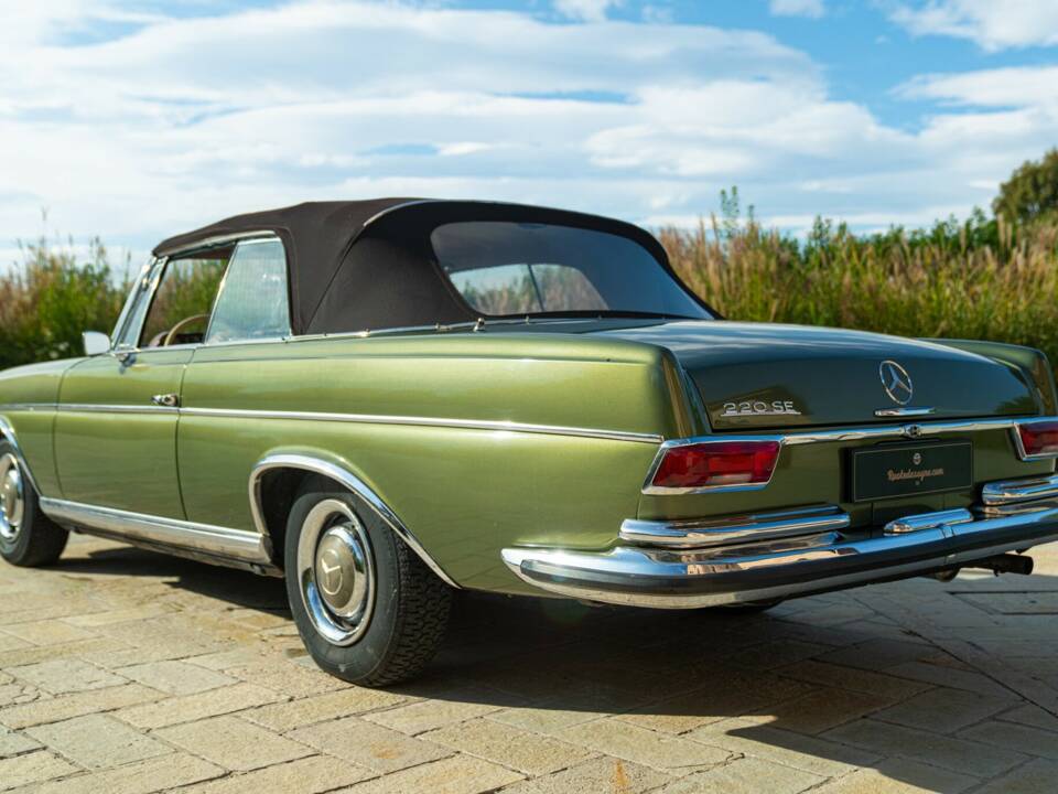 Image 12/50 of Mercedes-Benz 220 SE b (1964)