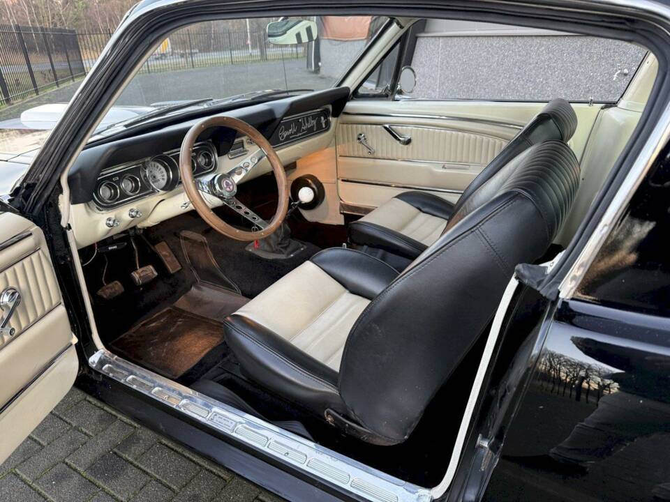 Image 15/36 of Ford Mustang 390 GTA (1966)