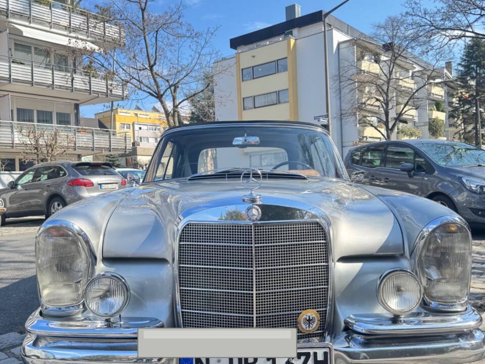 Image 15/37 de Mercedes-Benz 250 SE (1966)