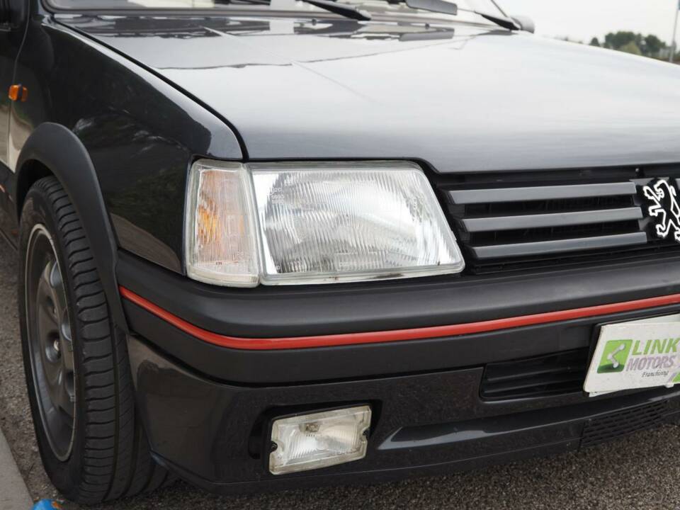 Image 48/50 de Peugeot 205 GTi 1.9 (1988)