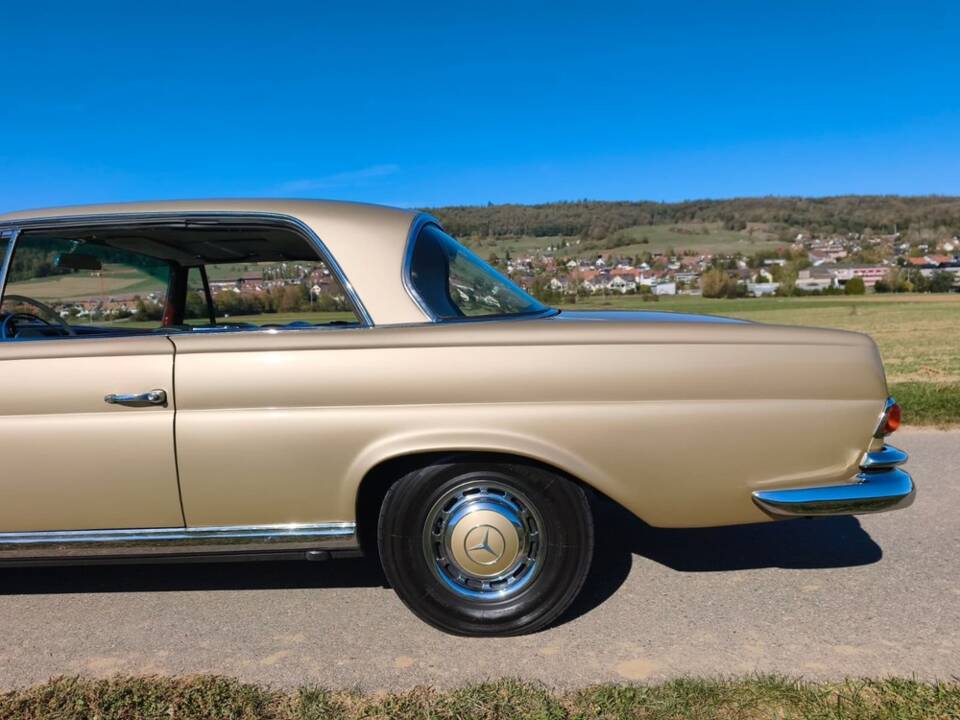 Afbeelding 26/30 van Mercedes-Benz 220 SE b (1961)