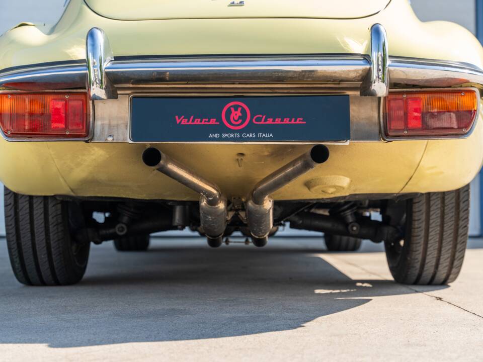 Image 30/78 de Jaguar E-Type (1969)