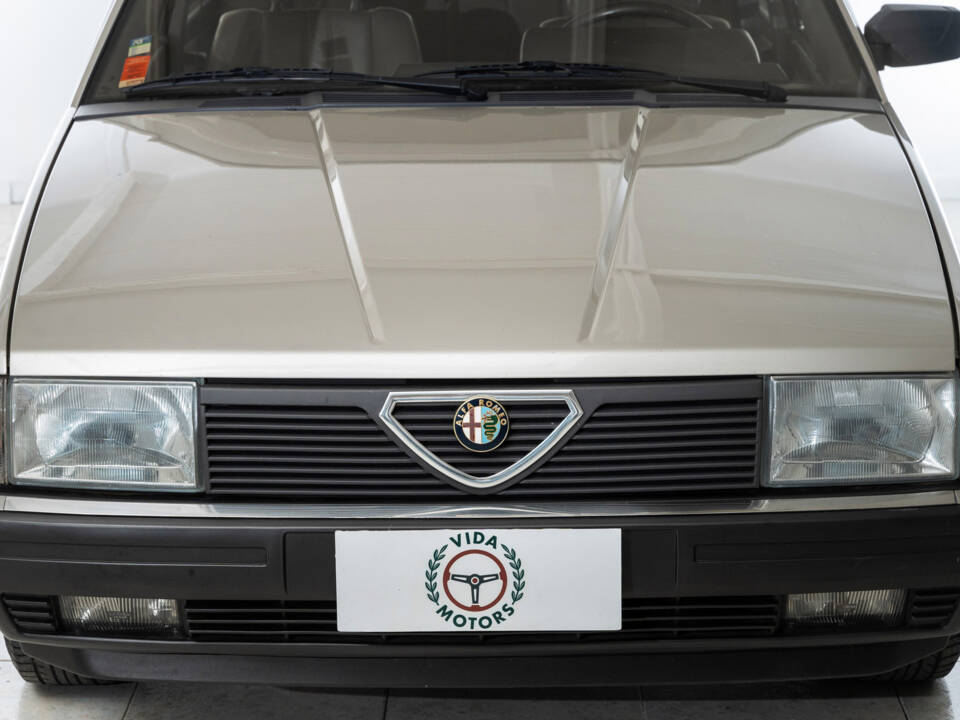 Bild 2/49 von Alfa Romeo 90 2.0 V6 Super (1987)