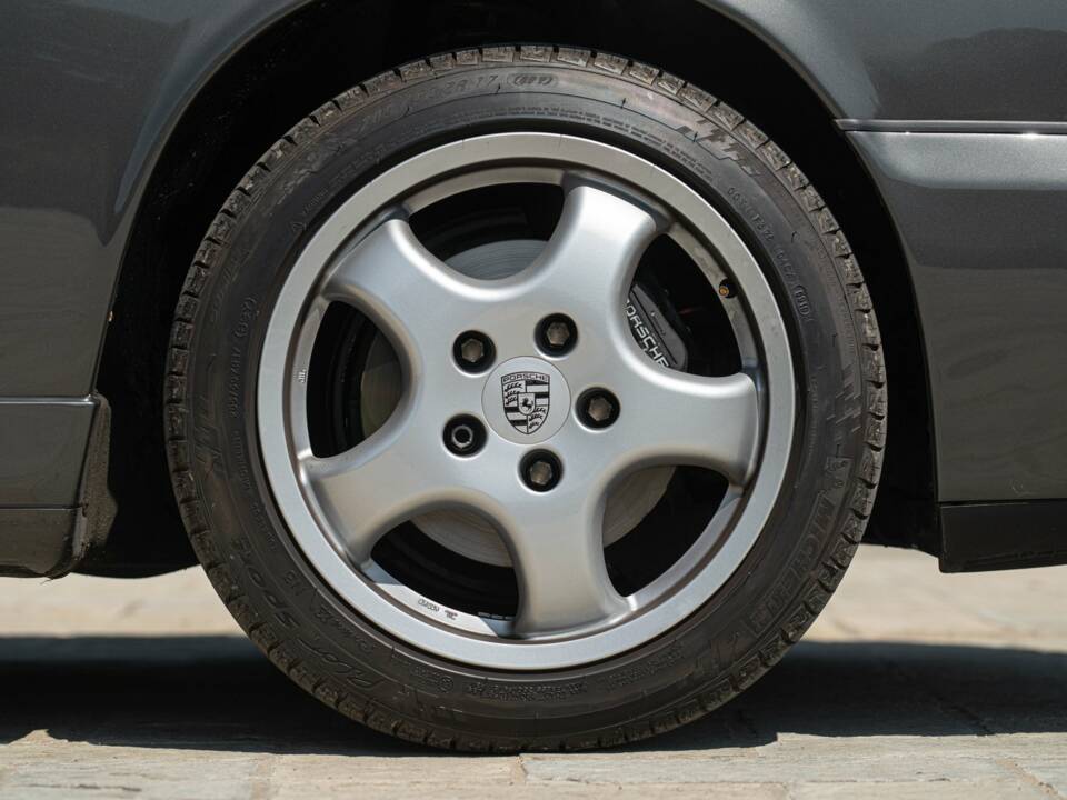 Immagine 32/50 di Porsche 911 Carrera 4 (1990)