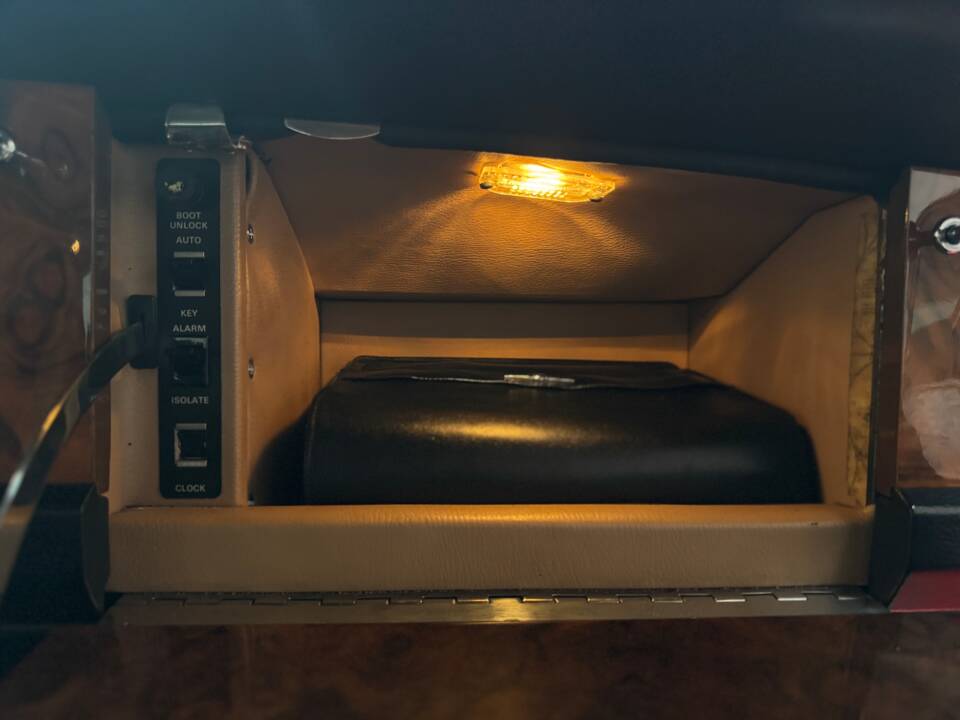 Image 31/37 of Bentley Turbo R (1989)