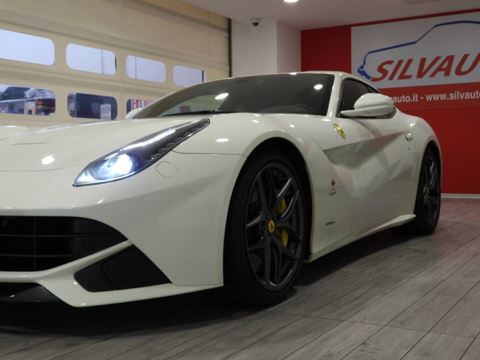 Image 10/15 de Ferrari F12berlinetta (2013)