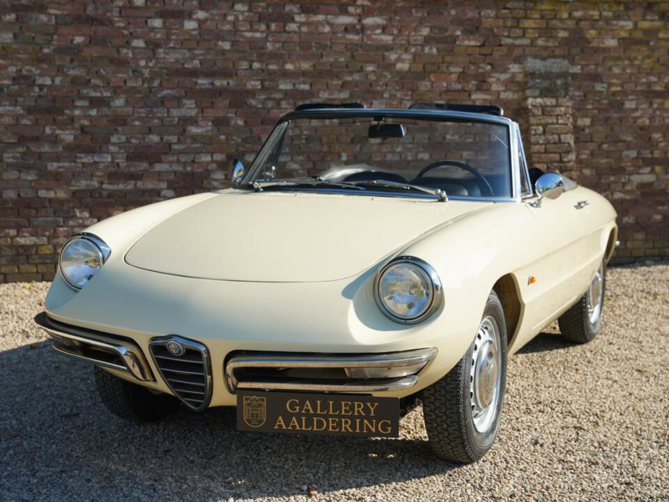 Image 39/50 de Alfa Romeo 1600 Spider Duetto (1967)