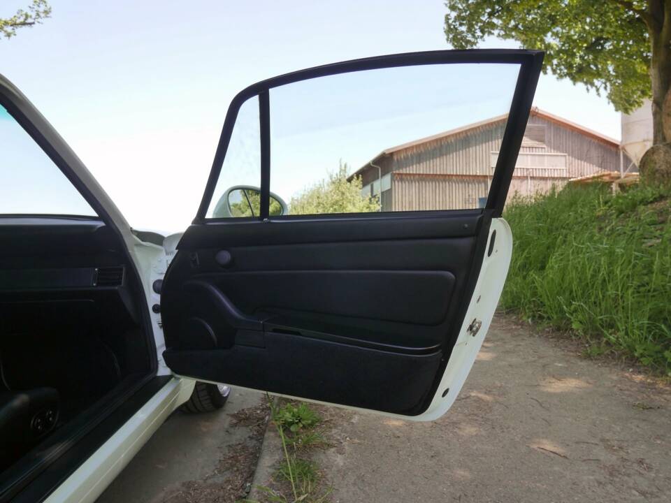 Image 26/42 of Porsche 911 Carrera (1900)