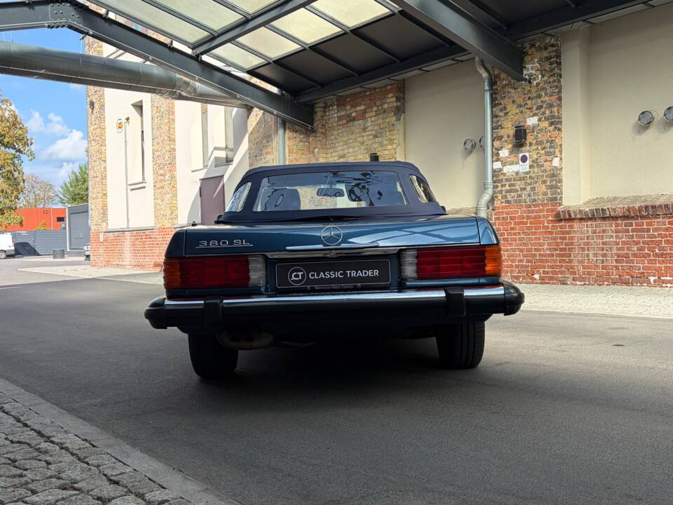 Image 14/88 of Mercedes-Benz 380 SL (1984)